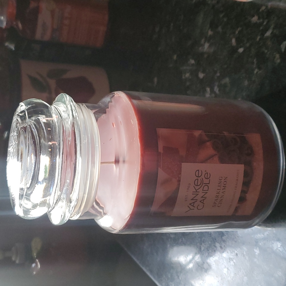 Large Yankee ‘Sparkling Cinnamon’ 🪵❤️ candle 🕯️brand new